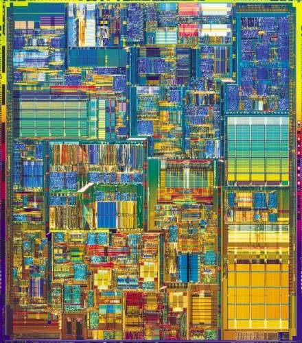 První plně funkční SRAM (Static Random Access Memory) čipy vyrobila na konci roku 2003 společnost Intel. Použila k tomu novou 65nanometrovou (nm) výrobní technologii, díky které bude moci na jeden čip umístit dvojnásobné množství tranzistorů, než je možné v dnešní době.