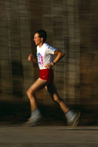 Absolvování trasy maratonského běhu je nejen výkonem na hranici lidských sil, ale na trase dlouhé 42 195 metrů někteří závodníci kolabovali a umírali.