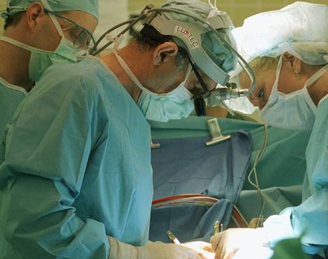 28. února by měli lékaři z nemocnice v Českých Budějovicích provést operaci umělé náhrady kyčelního kloubu prostřednictvím tzv. miniinvazivní metody.
