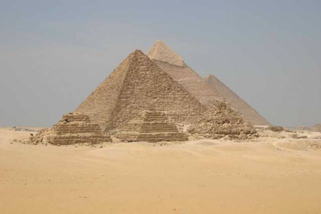 Rozsáhlé pohřebiště, staré více než 5000 let, objevil v Egyptě v těchto dnech tým amerických a egyptských archeologů.
