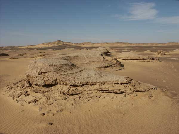 Česká egyptologická expedice působí od roku 2003 v oáze Baharíja. Její objevy, uskutečněné pod pískem egyptské Západní pouště během tří výzkumných sezón, zásadně mění dosavadní pohled na historii oáz.