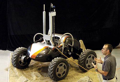Výlet na Měsíc, který roboty Scarab čeká, bude jistě velmi náročným úkolem. Připravit se na něj musí nejen roboti sami, ale hlavně výzkumné týmy, které doladí poslední konstrukční detaily. 