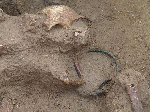 Na nejzápadnějším okraji Prahy, ve Zličíně, vykopali archeologové dosud největší známé pohřebiště z doby stěhování národů na našem území! 