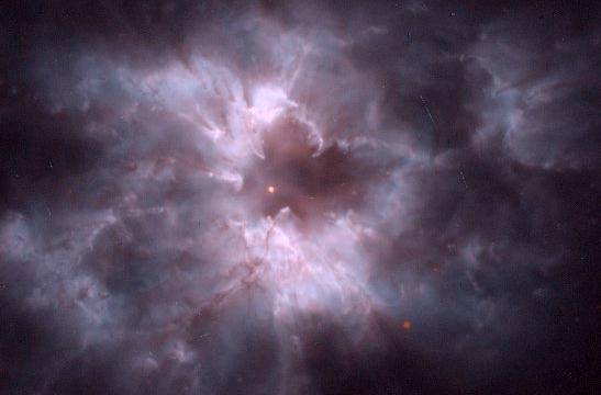 Hubbleův teleskop dokáže dohlédnout i do velmi vzdálených částí vesmíru, tentokrát se mu však podařil objev takřka „za humny“. Při prozkoumávání hvězdokupy NGC 6397 objevil skupinu mrtvých hvězd zvaných bílí trpaslíci. Tito nově objevení vesmírní drobečkové však dokázali vědce pořádně překvapit.