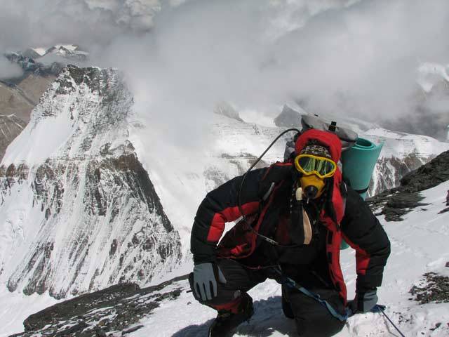 Že horolezectví je jeden z nejnebezpečnějších sportů asi těžko někoho překvapí. Největším rizikem pro horolezce však nejsou třeba problémy s dýcháním. Mezinárodní vědecký tým vedený Paulem Firthem z Massachusettské univerzity v USA dospěl k závěru, že doslova strašákem pro každého horolezce, který se vydá do nadoblačných výšin, je otok mozku.