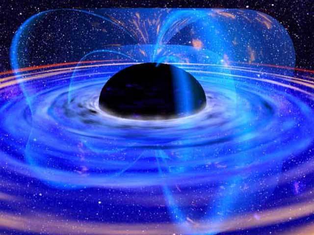 Černá díra. Vesmírný objekt, který už jen při vyslovení svého názvu nahání hrůzu. Ovšem zdá se, že černé díry si najdou chvíli i na romantiku. Američtí astronomové totiž objevili dvě černé díry, které kolem sebe něžně tančí.