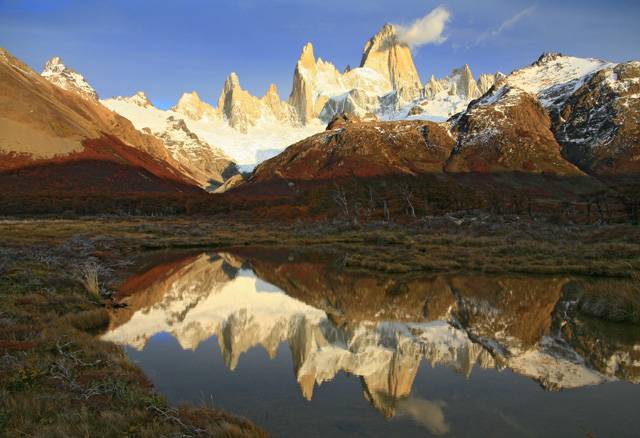 Pokud patříte mezi dobrodružné typy, jistě by vás místo nazvaná příznačně Los Glaciares na jihu argentinské Patagonie zaujalo. Tento národní park, který leží v provincii Santa Cruz, byl už v roce 1937 vyhlášen za jediným účelem – zachránit největší ledovcovou oblast v celé Jižní Americe. 