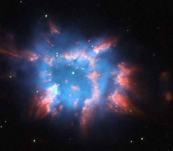 Hubbleův vesmírný teleskop zachytil kamerou WFPC2 tento jedinečný obraz, snímek planetární mlhoviny NGC 6326 v souhvězdí Altar (Oltář), okolo 11 000 světelných let od Země.