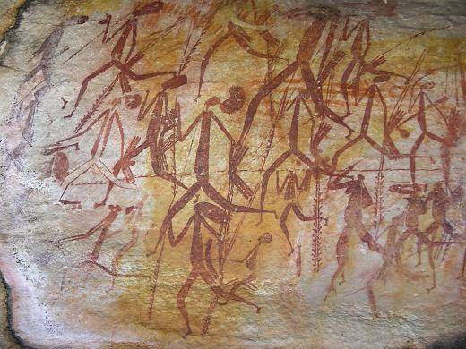 Obrázky vyškrábané do skály, objevené v oblasti Kimberley v západní Austrálii, se ukázaly být dílem původních obyvatel Austrálie, starým 40 000 let. Na rozdíl od jiných skalních „malůvek“, které časem vyblednou, jsou však barvy těchto petroglyfů stále živé. Australští vědci nedávno objevili, že jim k jejich barvě napomáhají zvláštní „živé pigmenty“. 