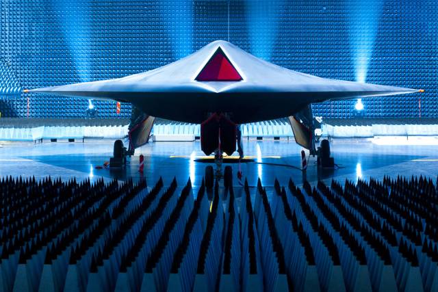 V  roce 2011se mají uskutečnit letové zkoušky nového bojového letounu Taranis, jehož prototyp byl v červenci roku 2010 poprvé představen britským ministerstvem obrany. Nový letoun má ambice stát se nejmocnějším vzdušným útočným prostředkem na špičkové technologické úrovni.