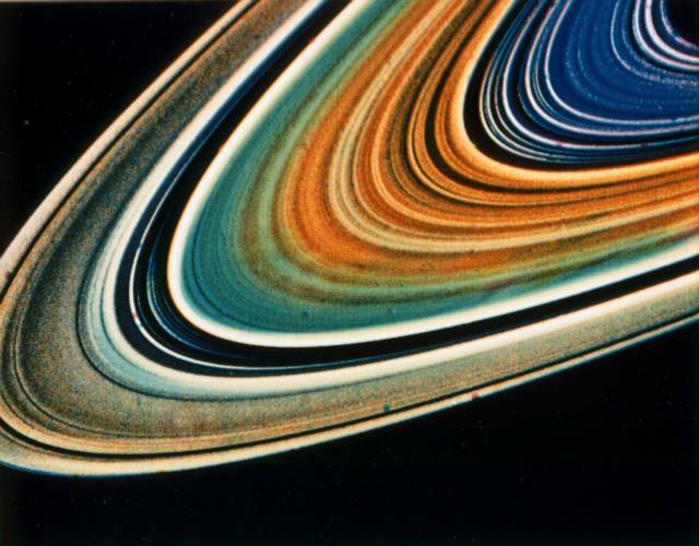 Saturn zblízka