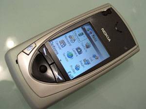 Do našich minitelefonů už byly přidány hry, kamery nebo hudební přehrávače, ale zájem o mobilní technologie stále neutichá. Nokia teď přichází na trh s novinkou.
