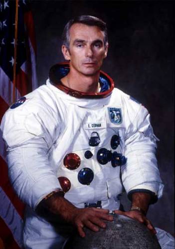 Právě letošního 11. prosince uplynulo 32 let ode dne, kdy na povrchu Měsíce přistál šestý - dosud poslední - lidský výsadek: Lunární modul LM - 12 Challenger při letu Apollo 17 pilotoval americký astronaut Eugene Cernan.