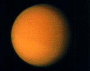 14. ledna letošního roku evropská sonda Huygens úspěšně přistála na Titanu a odborníci z Evropské kosmické agentury (ESA) nyní zveřejnili podrobnější údaje, které o Saturnově měsíci nasbírala.