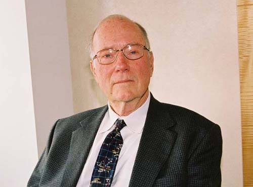 Američan Charles Townes, laureát Nobelovy ceny za fyziku, nyní obdržel další významné vědecké ocenění. Templeton Prize získal především za své celoživotní vědecké úsilí.