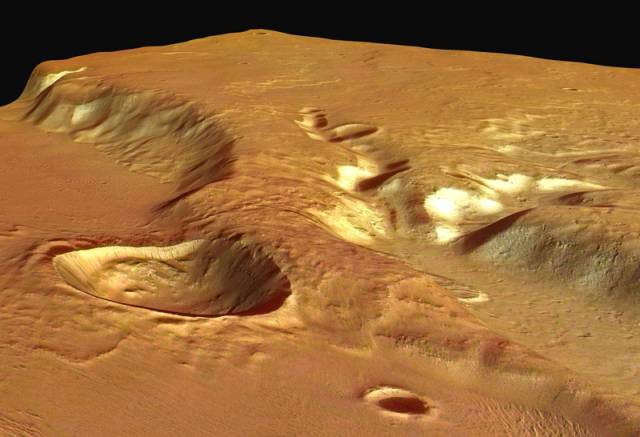 Nové detailní snímky povrchu rudé planety pořídila v těchto dnech vesmírná sonda Mars Express. Zachytila na nich málo známý region s příkrými svahy.