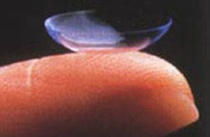 Britští vědci sestrojili speciální kontaktní čočky, které mohou z krátkozrakosti v brzké době udělat minulost! Nyní připravují rozsáhlé testy, jež mají jejich zázračné vlastnosti prokázat.