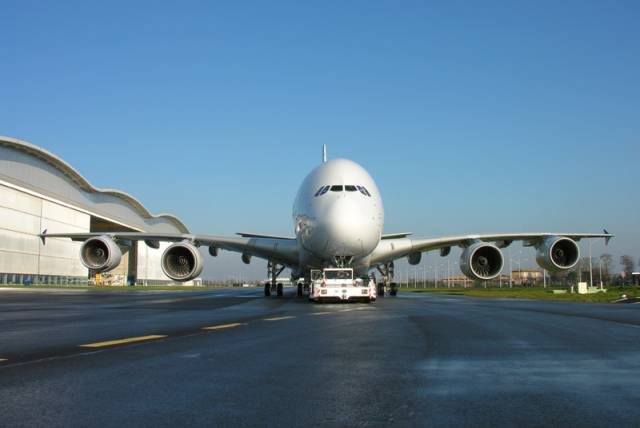Airbus A380 na své první cestě