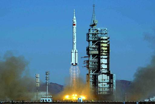 Před téměř dvěma lety se Čína stala po USA a Rusku třetí zemí na světě, která vyslala do kosmu své astronauty. Teď se chystá úspěšnou výpravu zopakovat!