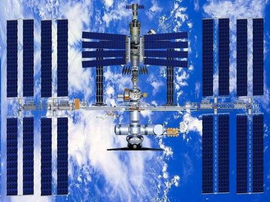 Americký raketoplán Discovery se včera v odpoledních hodinách našeho času úspěšně připojil k Mezinárodní vesmírné stanici.