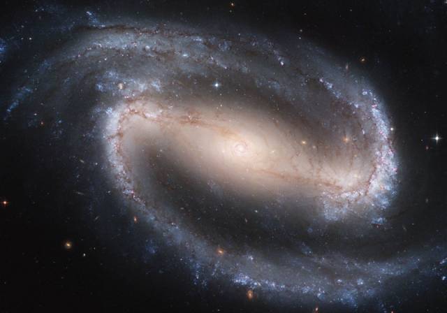 Mléčná dráha, v níž se nachází i naše sluneční soustava, patří podle posledních pozorování skutečně mezi tzv. spirální galaxie s příčkou.