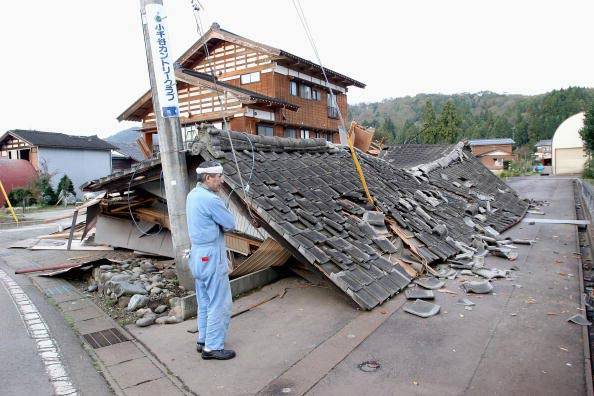 Oblast Japonska je výrazně tektonicky činná. Dvacet procent všech světových zemětřesení o síle větší než šest stupňů Richterovy stupnice se odehraje právě tam.