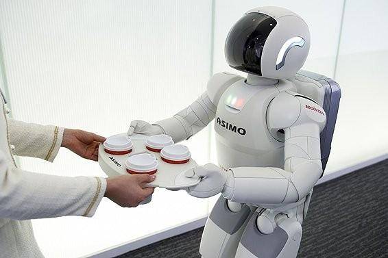 Japonská firma Honda oznámila, že v květnu příštího roku začne zaměstnávat své dvounohé roboty jako recepční.