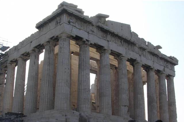 Zemětřesení, které postihlo Řecko 8. ledna, z celou zemí hnulo směrem k Africe. Oznámili to místní seizmologové.
