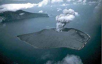 Výbuch Indonéské sopky Krakatoa měl za následek dlouhodobé ochlazení oceánů.