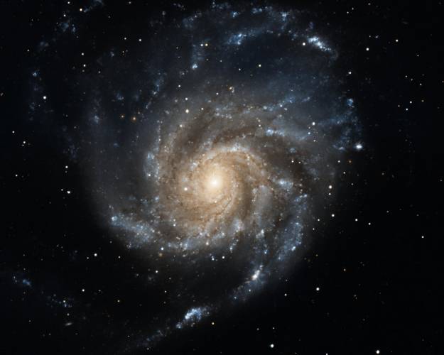 Hubbleův teleskop se ve svém důchodcovském věku ještě umí vyznamenat. Dokázal pořídit dosud nejostřejší snímek cizí galaxie, jaký byl kdy vytvořen.
