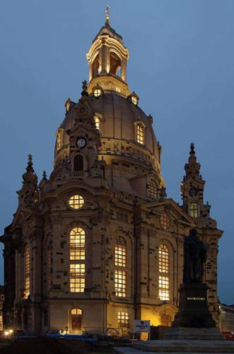 Znovuotevření drážďanské katedrály Frauenkirche nebylo nejen výsledkem skvělé práce architektů, ale bylo i úspěchem technickým. Barokní prostor ožil i nejmodernější elektronikou.