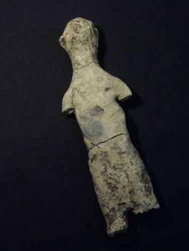 Zvláštní hliněnou figurku z konce 10. století vykopali před koncem loňského roku archeologové v Žatci. Okolnosti nálezu naznačují, že by se mohlo jednat o symbolický pohřeb pohanského bůžka. Byl by to první podobný nález u nás.