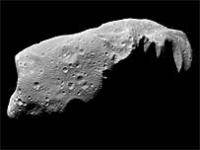 V o něco větší vzdálenosti, než jaká je mezi Zemí a Měsícem, minul naši planetu asteroid, označovaný 2004 XP14.
