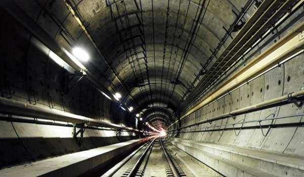 Jedním z nejodvážnějších inženýrských projektů současnosti se má v nejbližších letech stát tunel pod Bosporem. Sen tureckého sultána z 19. století se tak dnes mění ve skutečnost.