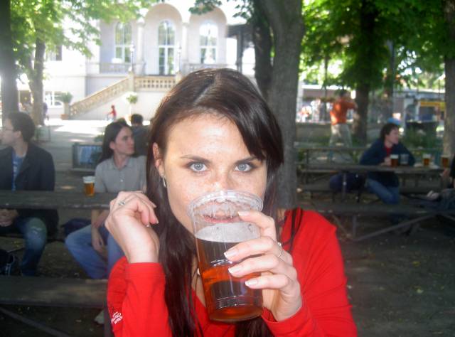 Stále nové vědecké výzkumy v mnoha zemích potvrzují pravdu, kterou obyvatelé naší vlasti „ověřují“ v praxi už dlouho: Pití piva v přiměřené míře výrazně prospívá zdraví! Nejnovější výzkumy v ČR ukázaly, že pivo má velmi pozitivní účinky mj. i na ženy v klimakteriu, přechodu.