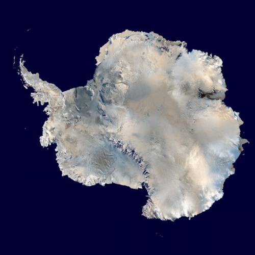 Nehostinná, chladná, tajemná, ledová. Všechny tyto přívlastky se hodí k nejzvláštnějšímu kontinentu na naší planetě, k Antarktidě. I tady ale dochází ke změnám.