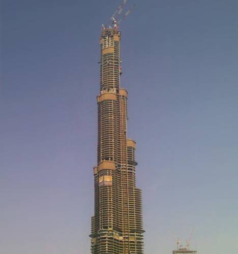 Zatím nehotová stavba věži Burdž Dubaj (Dubajská věž) se podle místních úřadů stala nejvyšší budovou světa.