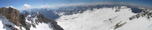 V největších evropských velehorách tají ledovce a zima se rok od roku krátí. Ledovec na rakouské alpské hoře Dachstein ustoupil loni o rekordních 17 metrů a za posledních 150 let se už zmenšil o celou plnou polovinu.</p><p> Podaří se tento vývoj zastavit?