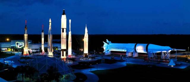 Ve dnech 3. – 11. listopadu 2007 se v Kennedyho vesmírném centru NASA na americké Floridě uskuteční historicky první WORLD SPACE EXPO.