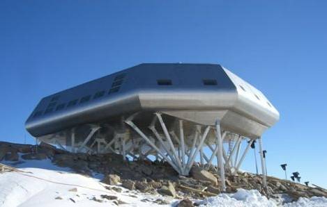 Belgická polární stanice „Princezna Alžběta“, kterou bude v Antarktidě stavět Mezinárodní polární nadace v průběhu letní sezóny 2007-2008 by se měla stát první výzkumnou stanicí s nulovými emisemi.