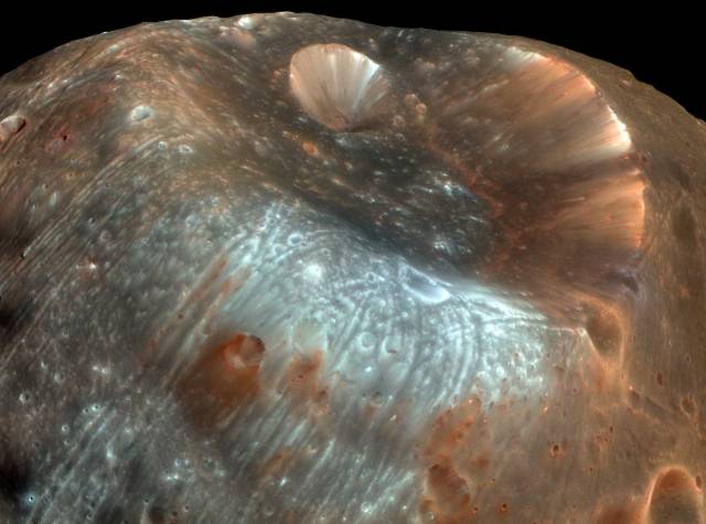 Druhý měsíc Marsu pod drobnohledem