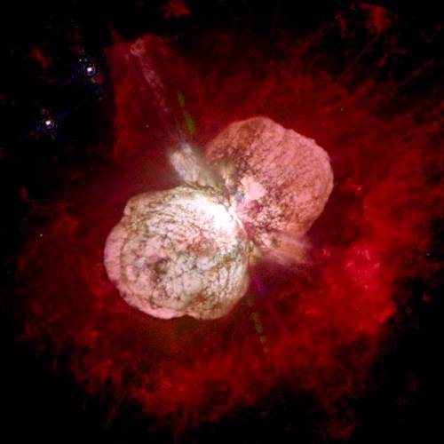 Vědci objevili nové riziko pro naši planetu. Mohla by jím být jasná supernova uvnitř naší galaxie. Před 150 lety se na obloze objevil jasný zářící objekt, soupeřící se světlem nejjasnější hvězdy na obloze – Siria. Byla jím hvězda nazvaná Eta Carinae. Její záře však brzy pohasla. V roce 1940 se však rozsvítila znovu a vědci nabyli domněnky, že vybuchne v řádu 10 000–20 000 let. Nedávno se však objevila nová hrozba.