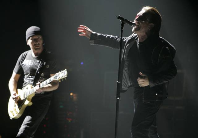 Že vědecky lze zkoumat prakticky cokoliv dokázaly v nedávné době dvě americké psycholožky. Spojily příjemné s užitečným a svému vědeckému zájmu podrobily chování lidí ve frontách. Ne, že by tak zbožňovaly fronty. Dokázaly si ale užít jejich cíl – koncert irské skupiny U2. 