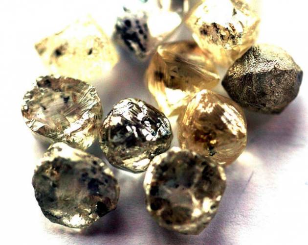 Zmatek ve vesmíru: Život na Zemi je starý jako Metuzalém! Možná ještě víc!: Australští vědci přišli s pozoruhodným objevem. Počátky života na naší planetě posunuje o 700 milionu let zpět. K tomuto tvrzení docházejí vědci zkoumáním velmi drobných diamantů, uvězněných uvnitř krystalů zirkonu.