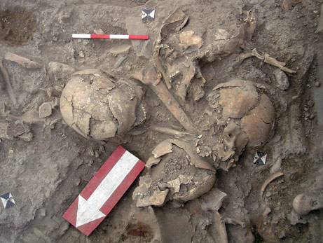 Spojení sil peruánských a německých archeologů přineslo sladké ovoce. Nedaleko města Nazca v jižním Peru došlo k objevu 19 hrobů z archaického období kolo roku 3 500 před Kristem. 