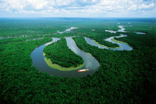 Stejně jako v přírodě vznikají a zanikají různé druhy organizmů, vznikají a zanikají i celé kontinenty, pohoří i oceány. Nejinak je tomu i s řekami. Podle nejnovějších bádání vznikl jihoamerický veletok Amazonka před 11 milióny let. 