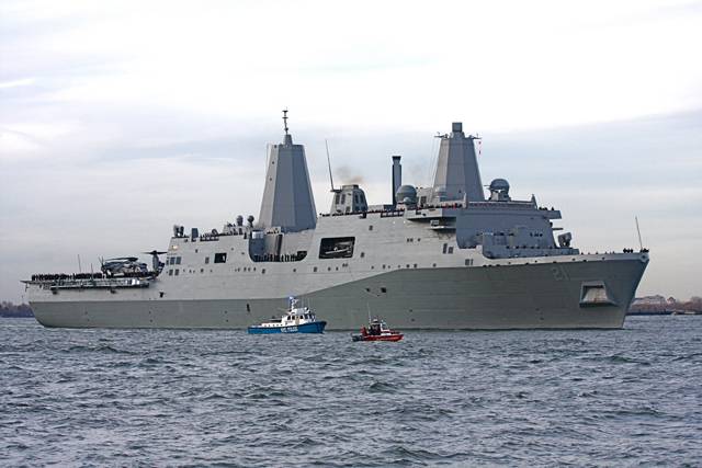 Chytrá, silná, všestranná. Tak hodnotí vojenští experti novou válečnou loď amerického námořnictva USS New York – LPD-21. Pod nenápadným zevnějškem lodi se skrývá ta nejmodernější technika, jakou si dnes dovedeme představit.