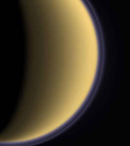 Další naděje pro život na Saturnově měsíci: UV paprsky a život na Titanu 