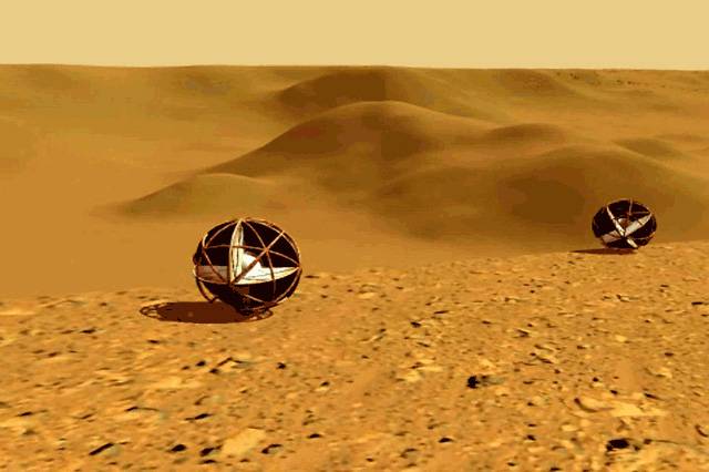 Vědci na univerzitě v Severní Karolíně se zabývají jednou z možných technologií samohybů pro výzkum povrchu Marsu. Chtějí maximálně využít přirozený pohon – vítr. Recentní poznatky o podmínkách na planetě blízké Zemi je inspirovaly k novému řešení na základě tvarů a vlastností existujících v pozemské přírodě.