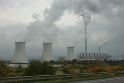 Téměř polovina uhelných elektráren ve světě je ve ztrátě